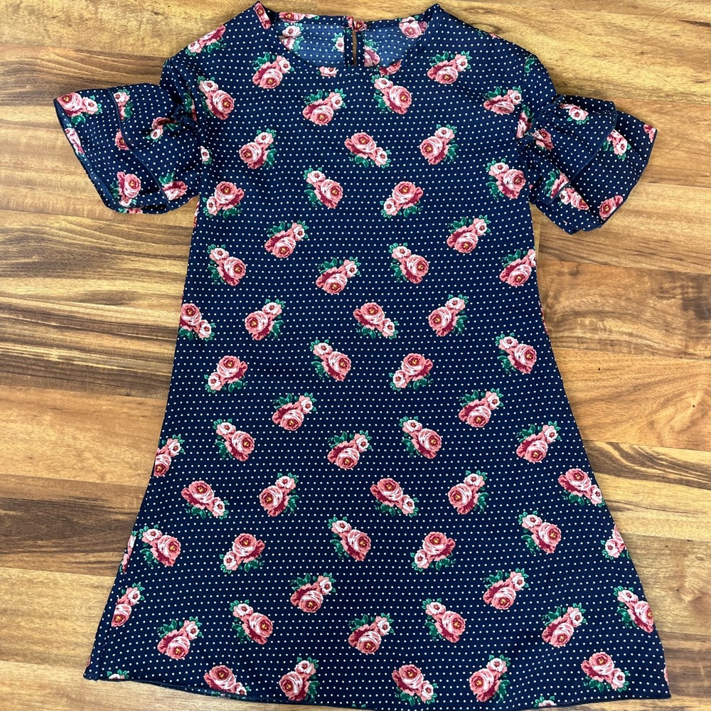 Girls dress used good condition. No size no tag. Check measurements.
